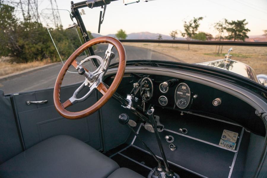Интерьер Lincoln Model L Roadster by Brunn 1925 года  (фото 10 из 29)